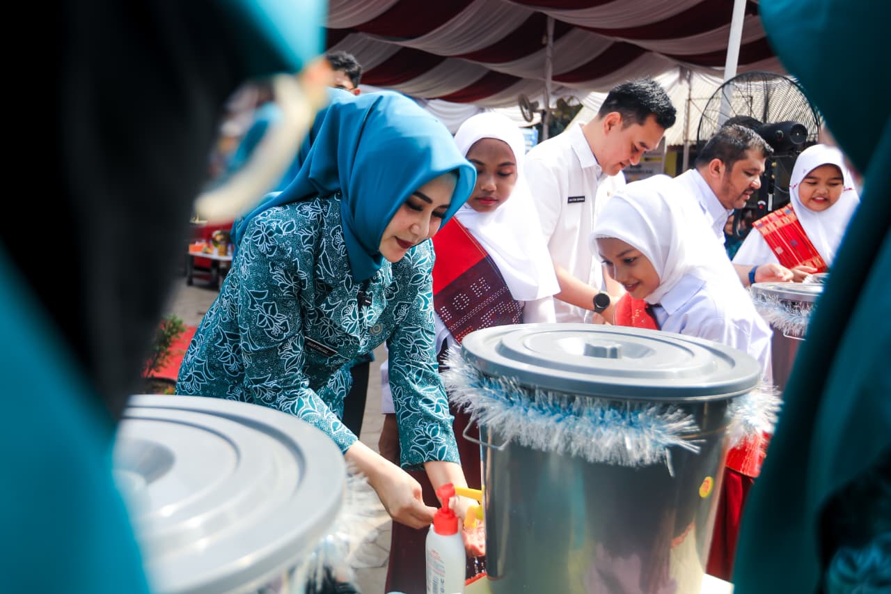 Langkah Sederhana Untuk Berprilaku Hidup Sehat dan Cegah Penyakit, TP PKK Kota Medan Lakukan Gerakan Cuci Tangan Pakai Sabun