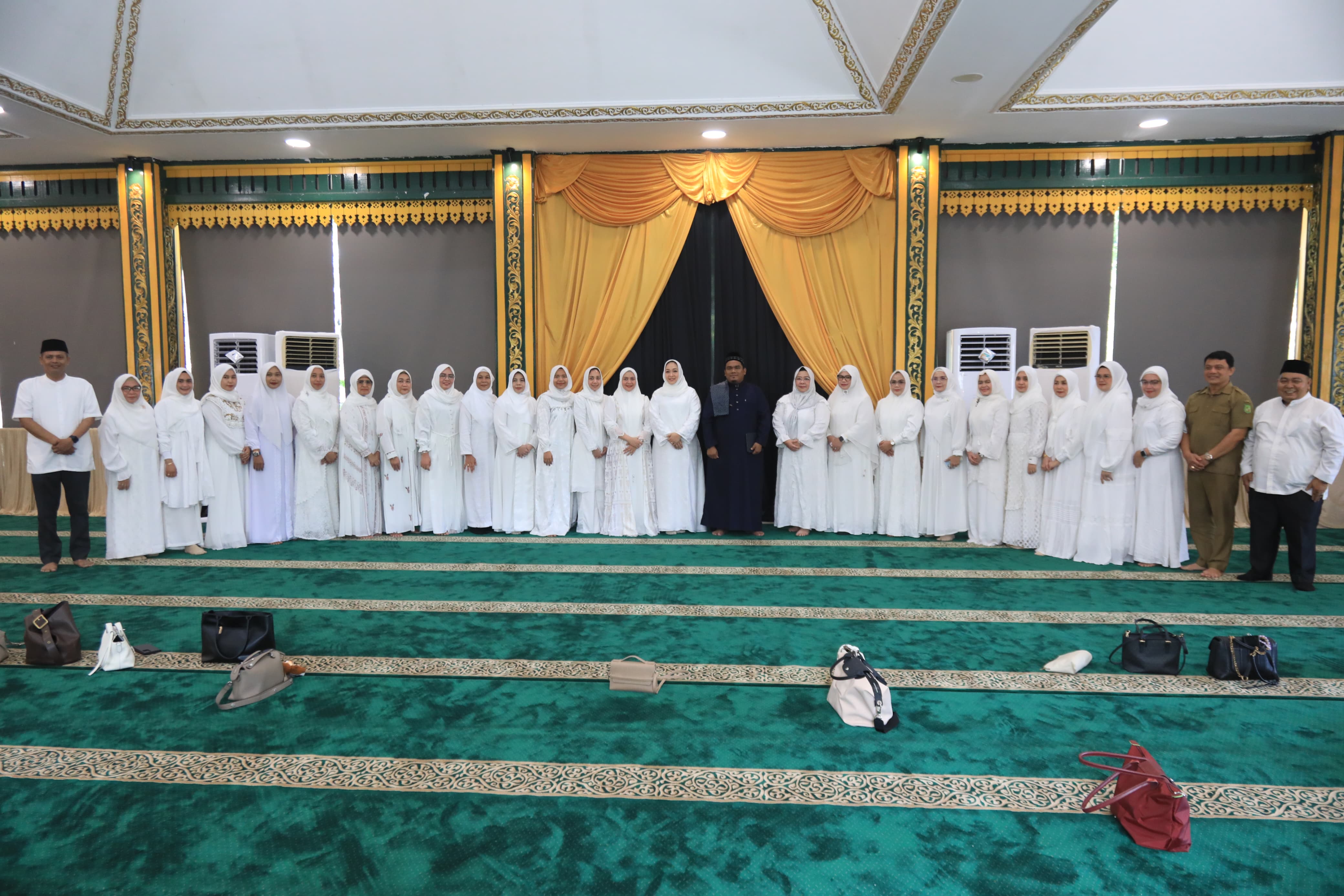 Suasana Khidmat Warnai Pengajian Ramadan TP PKK Medan, Airin Rico Waas: Perkuat Iman dan Kebersamaan