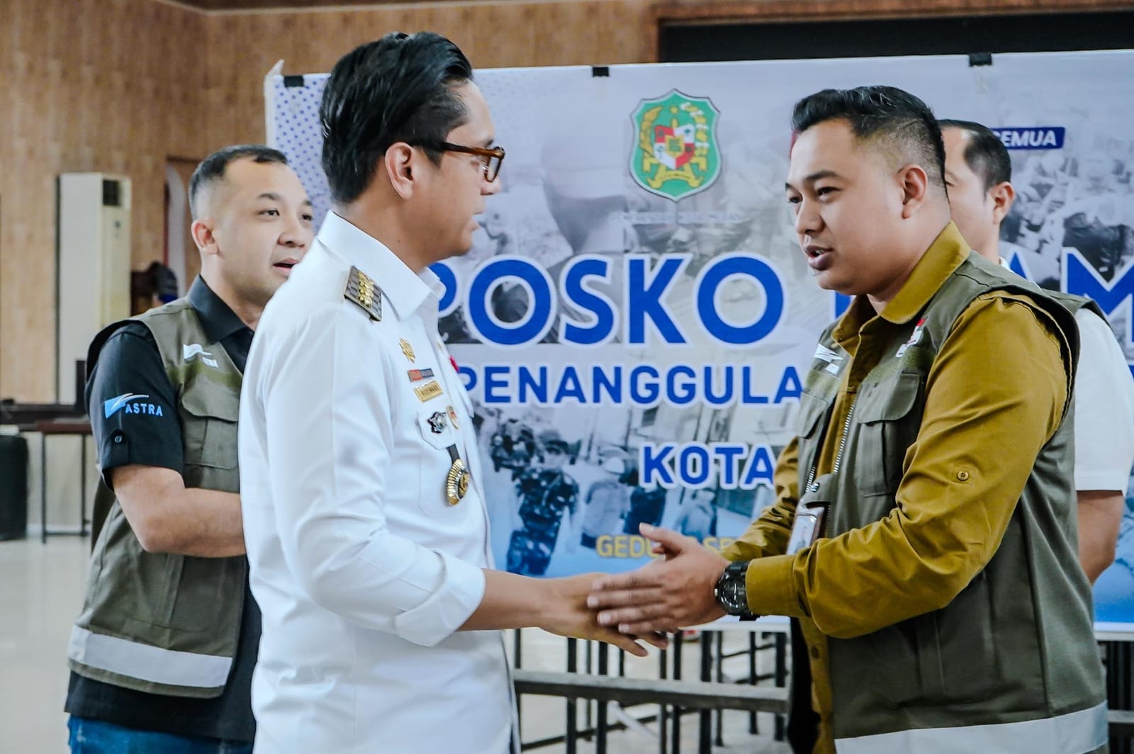 Semangat Gotong Royong Warnai Penanganan Banjir di Medan